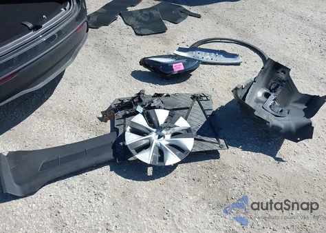 2023 Tesla Model Y Awd/Long Range Dual Motor All-Wheel Drive z USA, uszkodzony, nr VIN 7SAYGAEE1PF769999